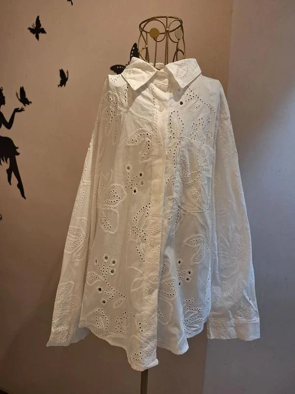 Chemise blanche en coton & broderies anglaises